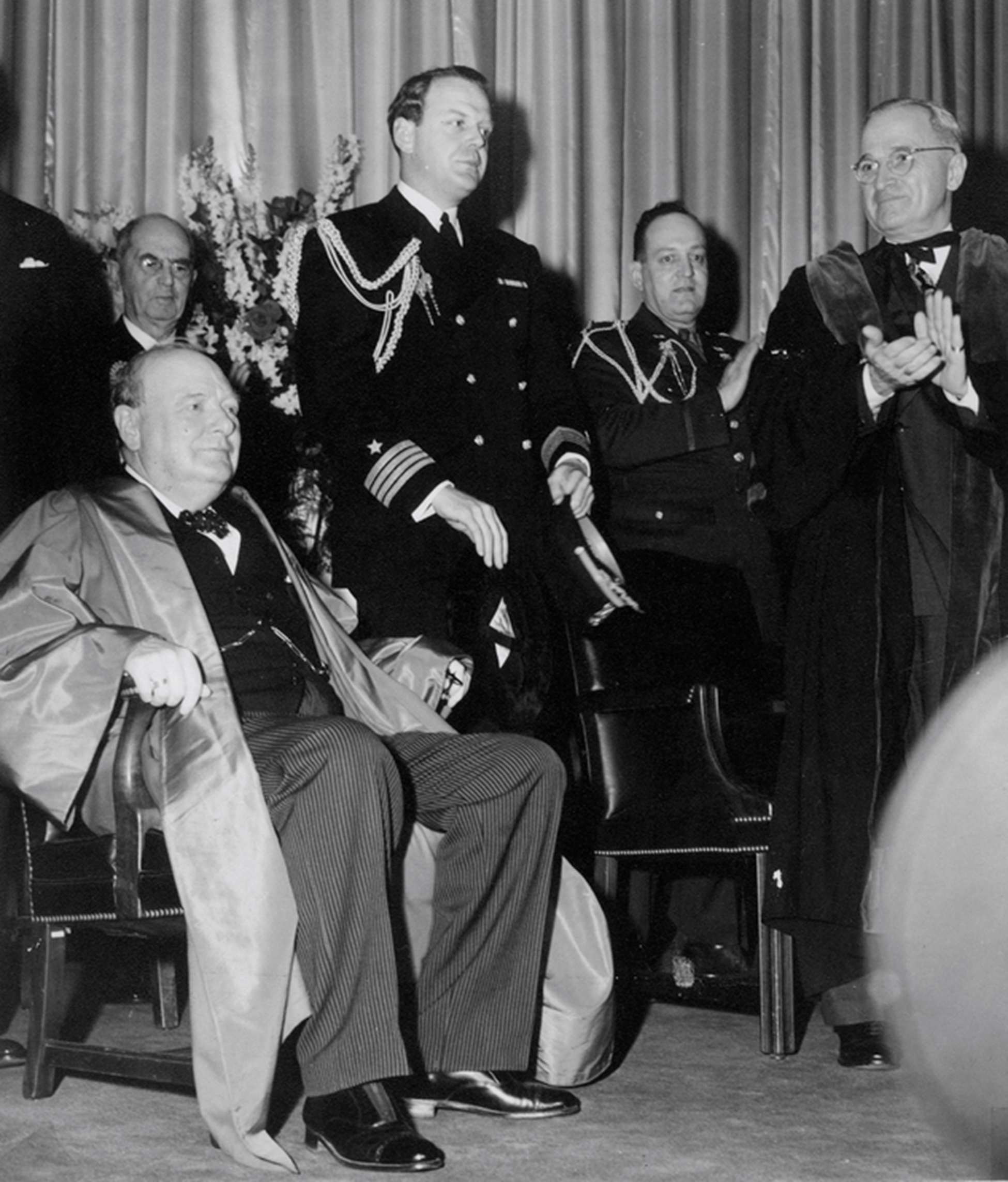 1 речь у черчилля в фултоне. Черчилль 1946г. Уинстон Черчилль Фултон. Уинстон Черчилль 1946. Фултонская речь Черчилля.
